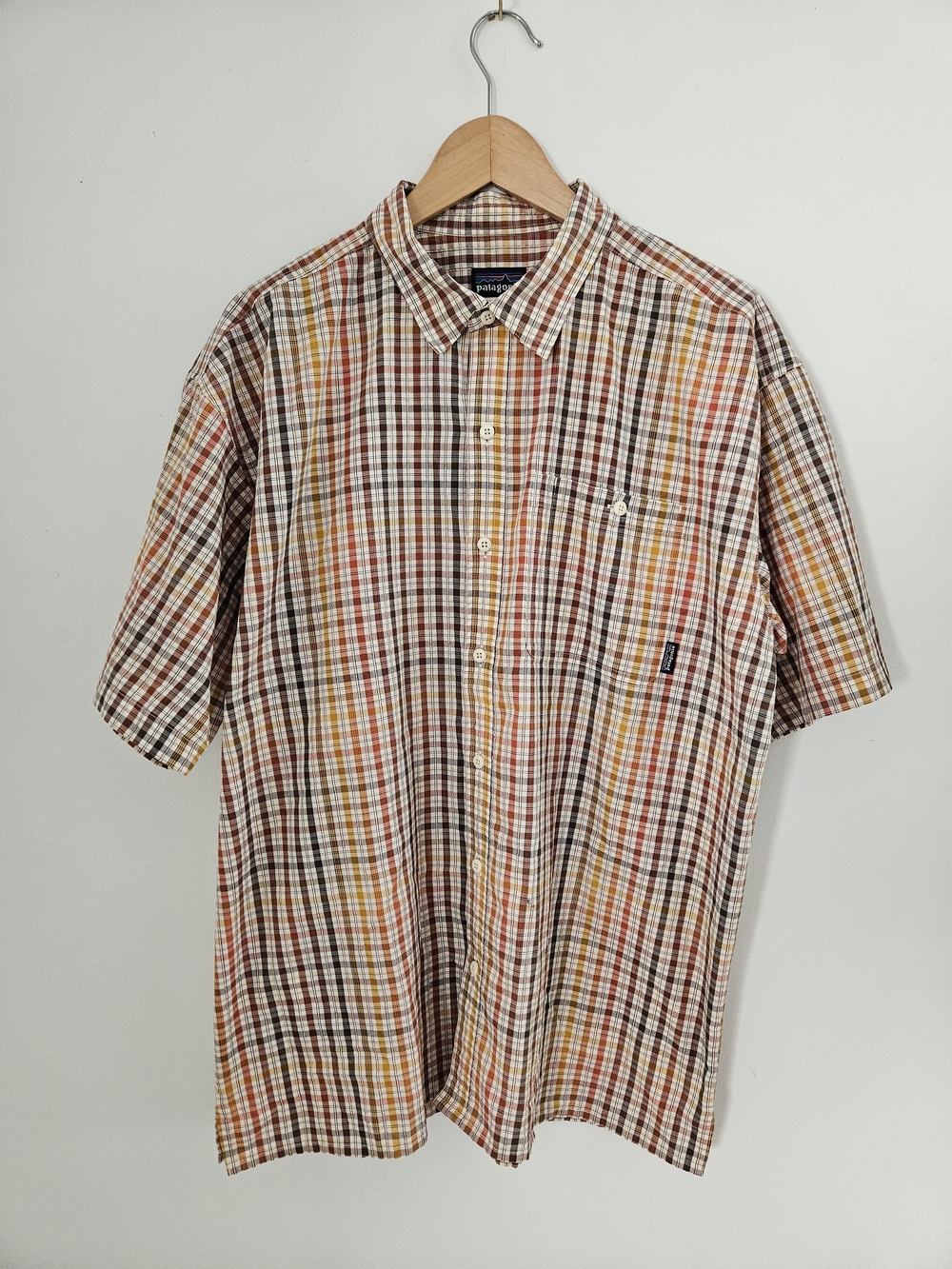 Patagonia Colorful Plaid Button Up Shirt Mens Large Lightweight Short Sleeve